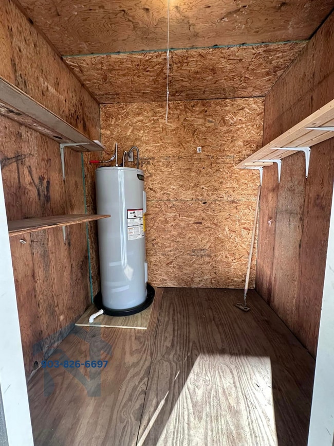 Building Photo - 102 S Wills St