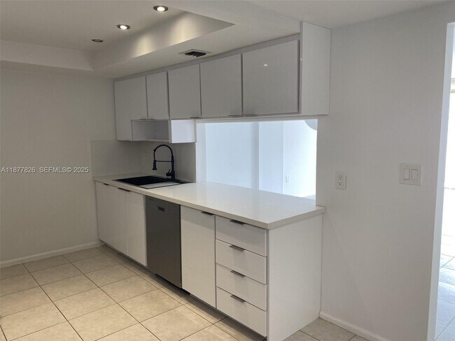 Building Photo - 199 Ocean Ln Dr