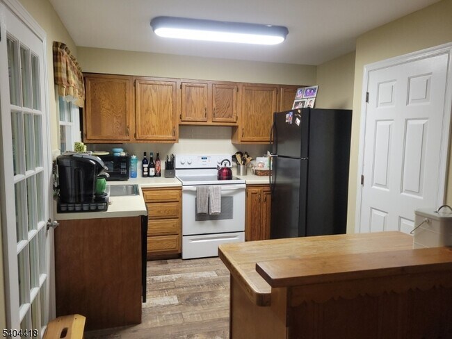 Building Photo - 8 Randolph Ave