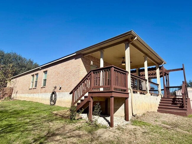 Building Photo - Discover Spacious One-Story Living in Mockingbird Heights!