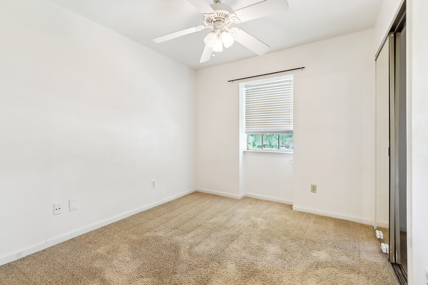 Building Photo - 2118 Edenborn Ave
