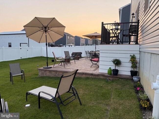 Building Photo - 13 Outsail Ave