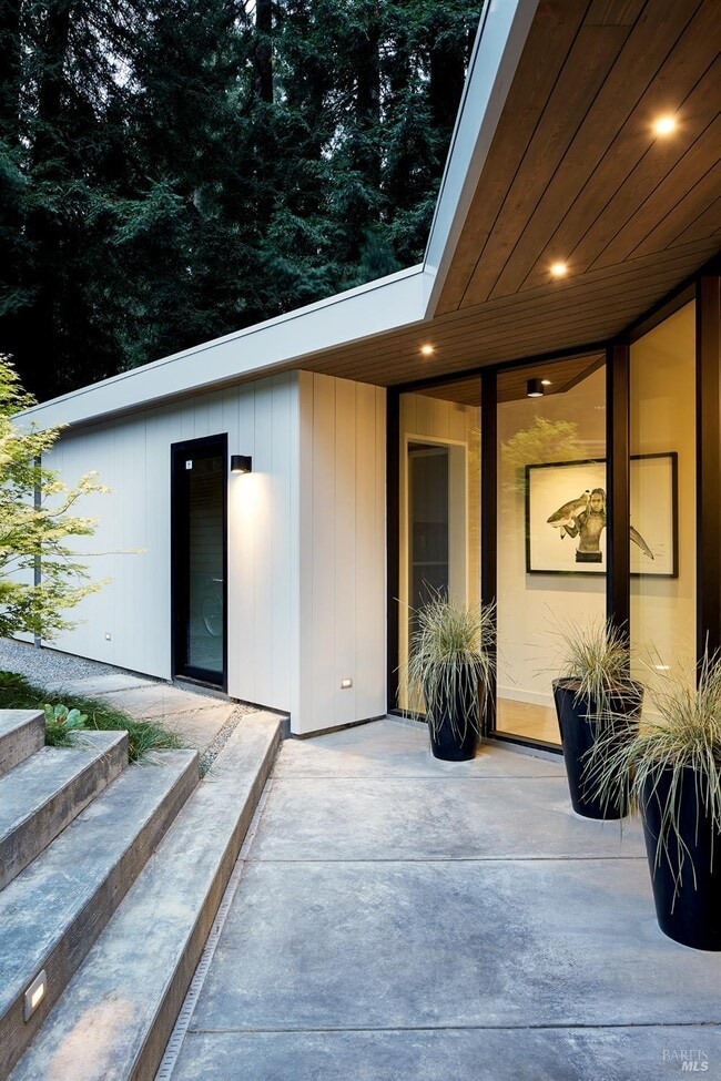 Building Photo - 297 Throckmorton Ave