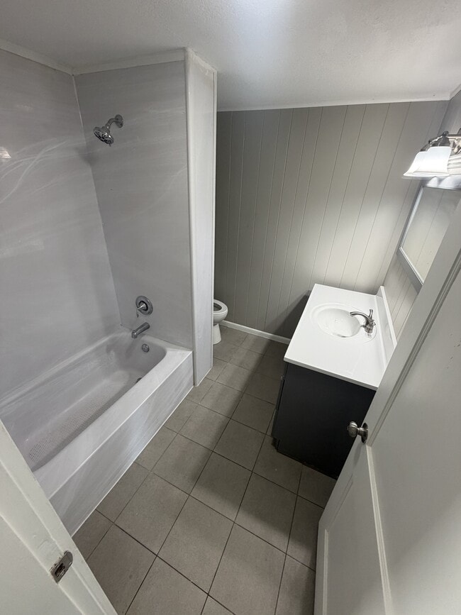 Building Photo - 3009 Holton Ave