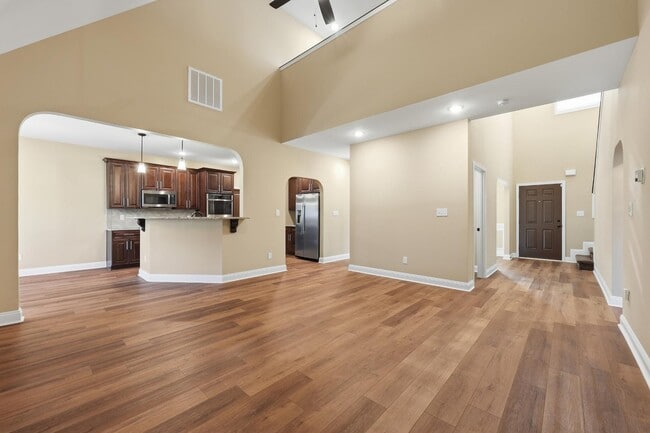 Building Photo - 206 Leland Ln