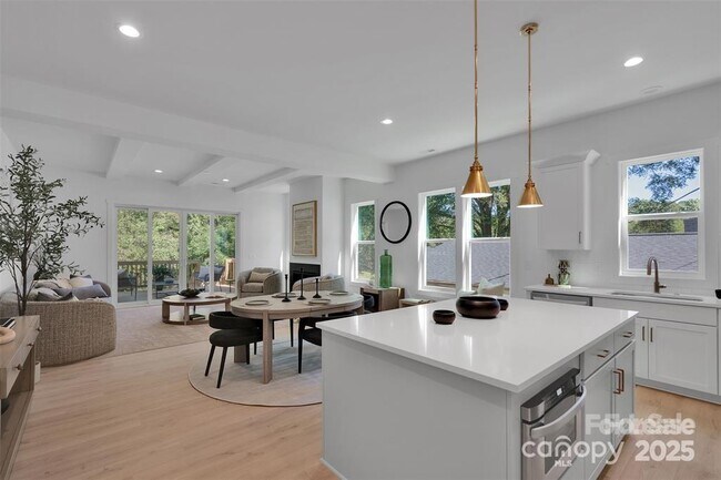 Building Photo - 5615 Lantana Ave