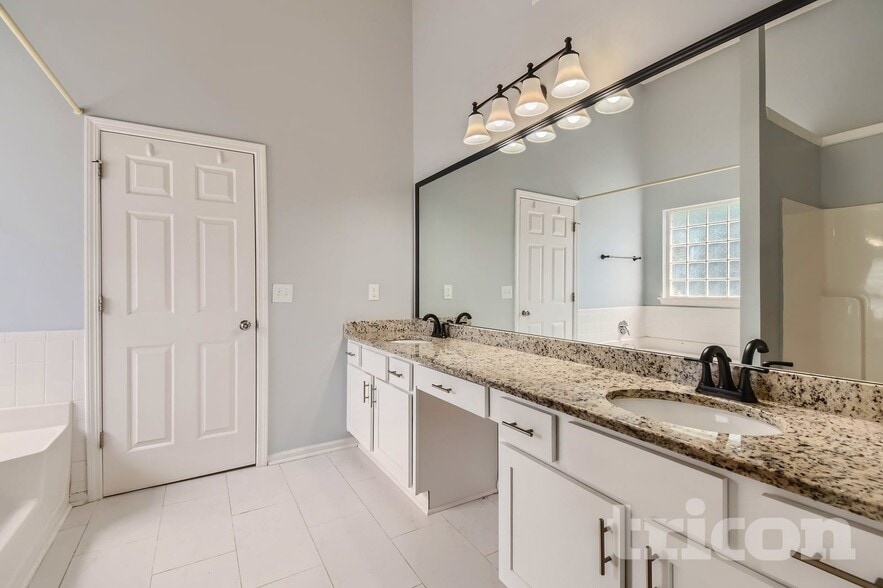 Building Photo - 904 Ambeau Cir
