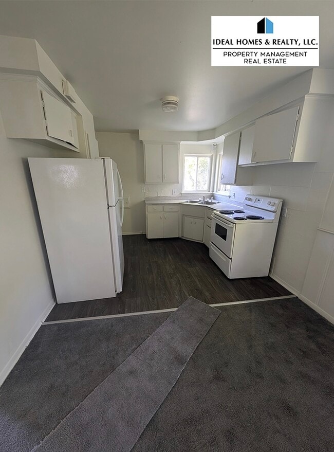 Building Photo - 6134 Detroit St