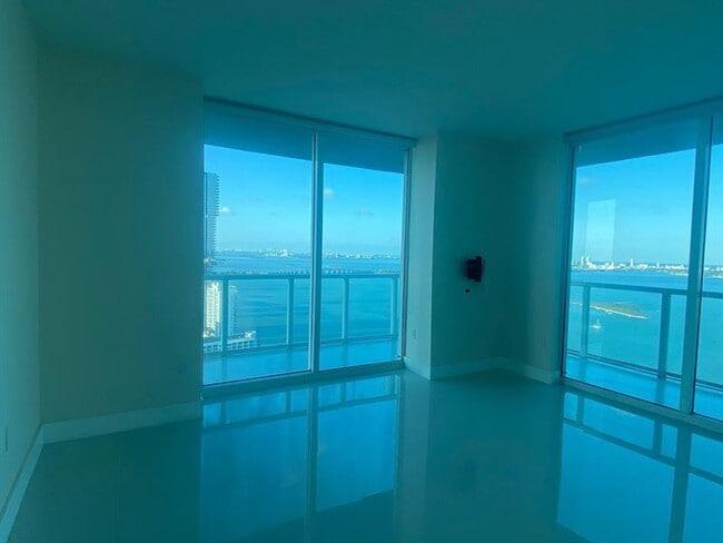 Building Photo - 1900 Bayshore Dr