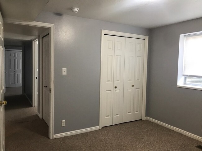 Building Photo - Adorable Basement Apartment in Central Orem