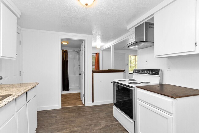 Building Photo - 5683 Cessna Dr