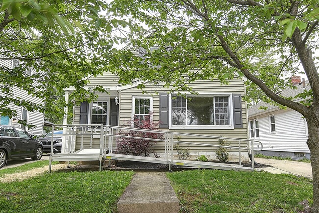 Building Photo - 2212 Fauver Ave