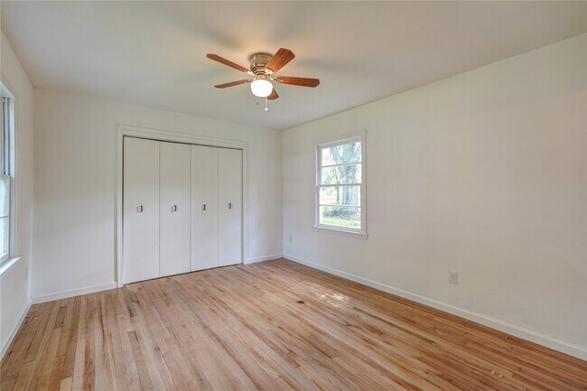 Building Photo - 1319 Elm St