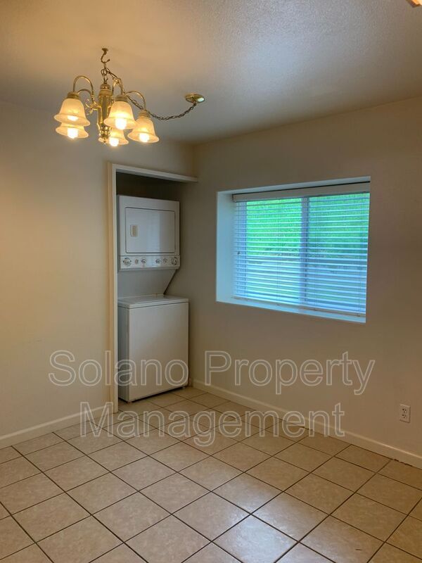 Building Photo - 607 E Monte Vista Ave