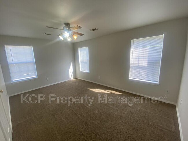 Building Photo - 2104 Savannah St