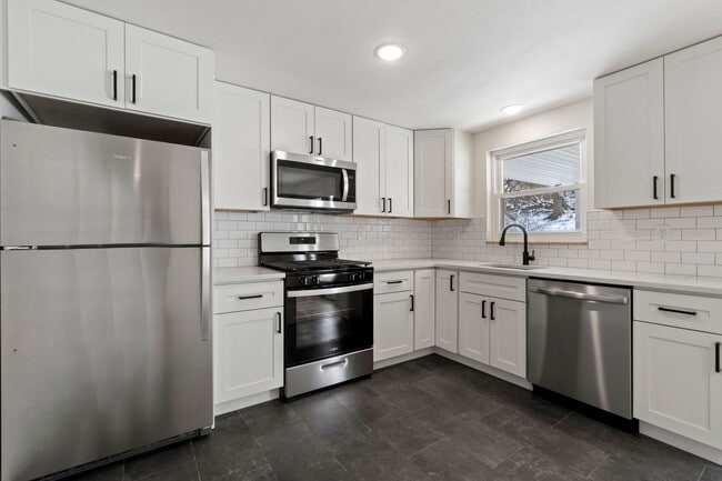 Building Photo - READY NOW! Fully RENOVATED 4 bedroom on a CUL-DE-SAC in MONROEVILLE!