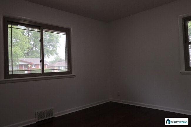 Building Photo - Charming 3-Bed Home