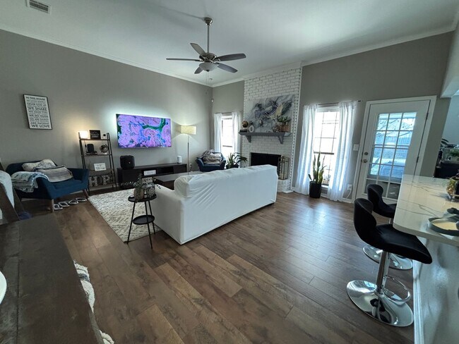 Building Photo - STUNNING AND IMMACULATE HOME NEAR BARKSDALE AIR FORCE BASE