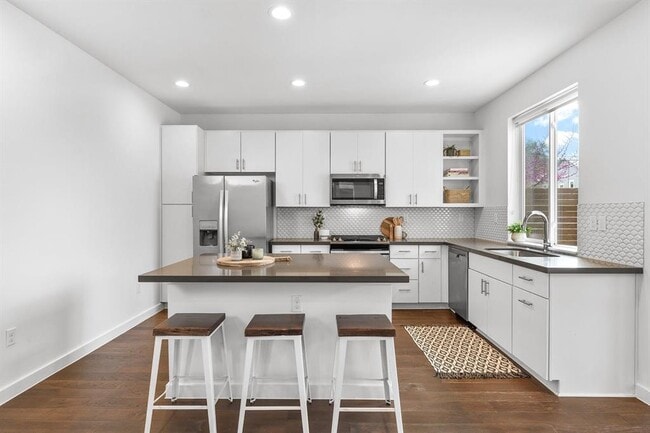 Building Photo - 3600 Clary Wy