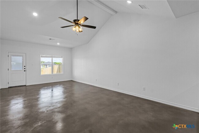 Building Photo - 907 Smoke Tree Ln