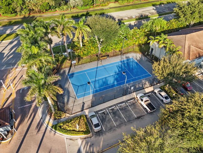 Building Photo - 1927 Alamanda Way