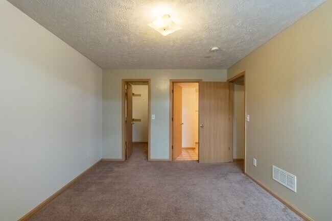 Building Photo - Great Home Close to New Schools and the Fallbrook YMCA