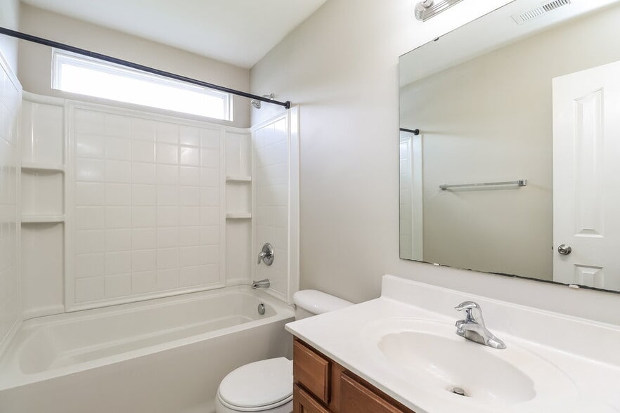 Building Photo - 620 Wrayhill Dr