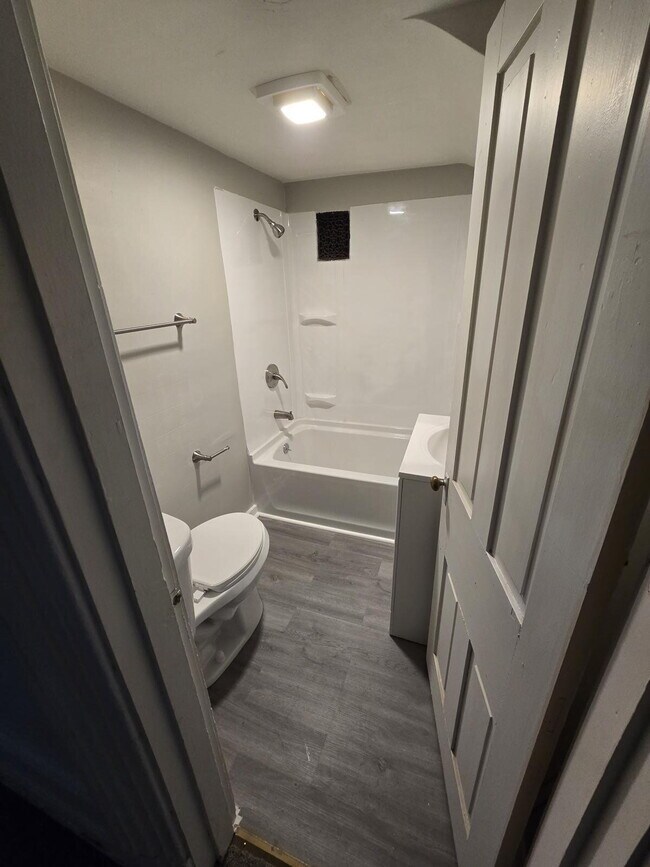 Building Photo - "Charming 1-Bedroom Oasis in the Heart of Mechanicsburg – Perfect for City Living!"