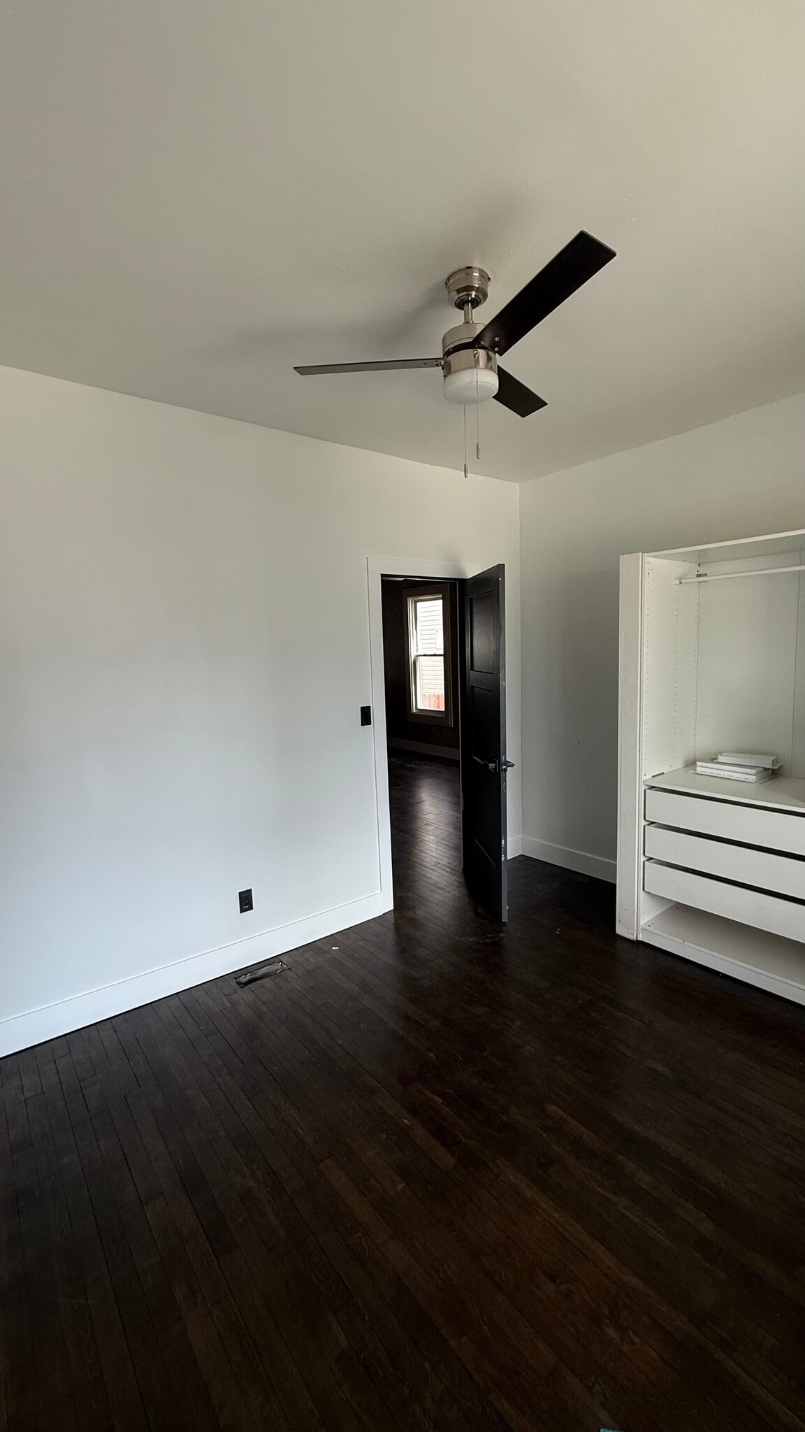 Large bedroom - 2872 S Delaware Ave