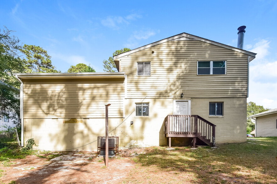 Building Photo - 955 King James Dr