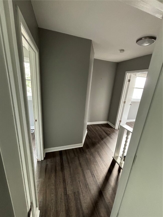 Building Photo - 115 W Cartwright Ave