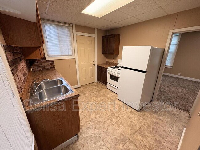 Building Photo - 814 Grace Ave