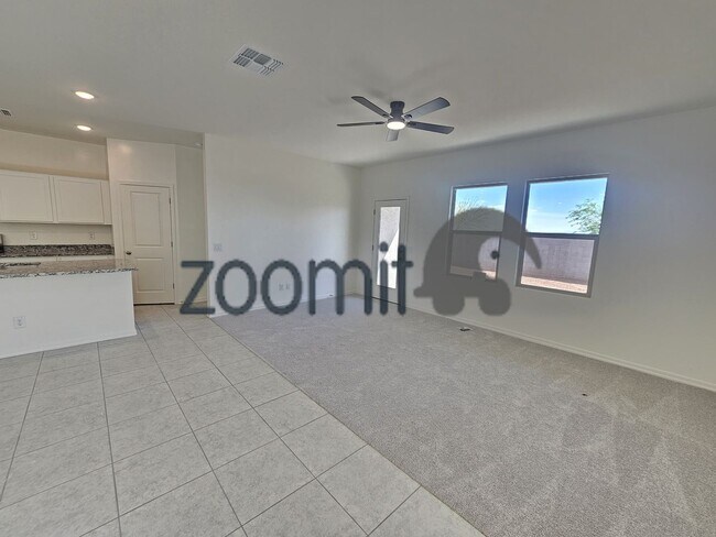 Building Photo - BEAUTIFUL HOME 4 BEDROOMS 3 BATHS!