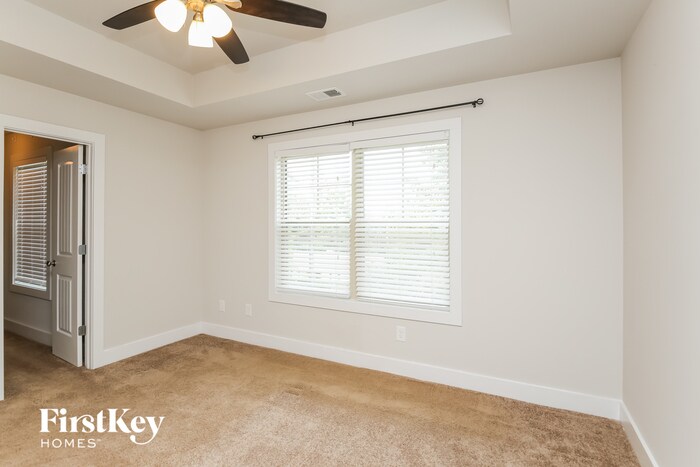 Building Photo - 2375 Belaire Dr