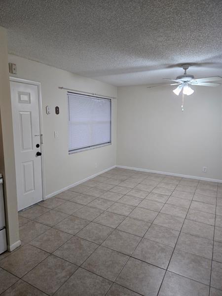 Building Photo - 402 Lakeside Dr