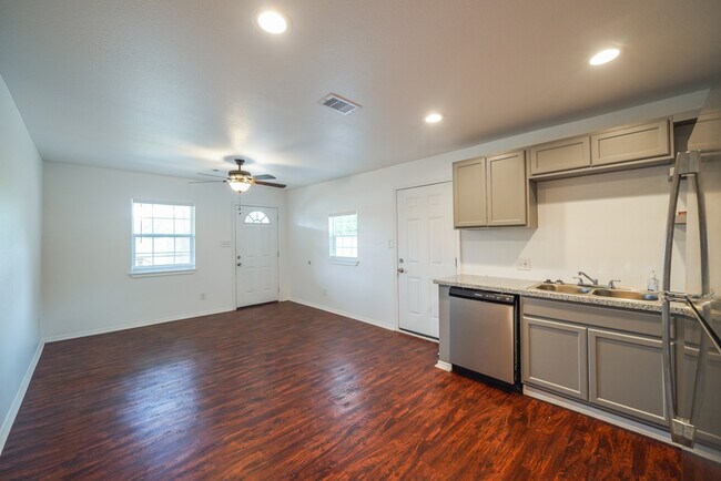 Building Photo - 4529 Rosemont St
