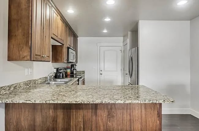 Building Photo - 930 1490 N
