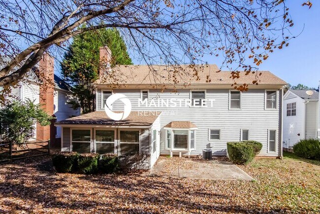 Building Photo - 4 Bedroom Pet-Friendly Home in Charlotte, NC with Main Street Renewal