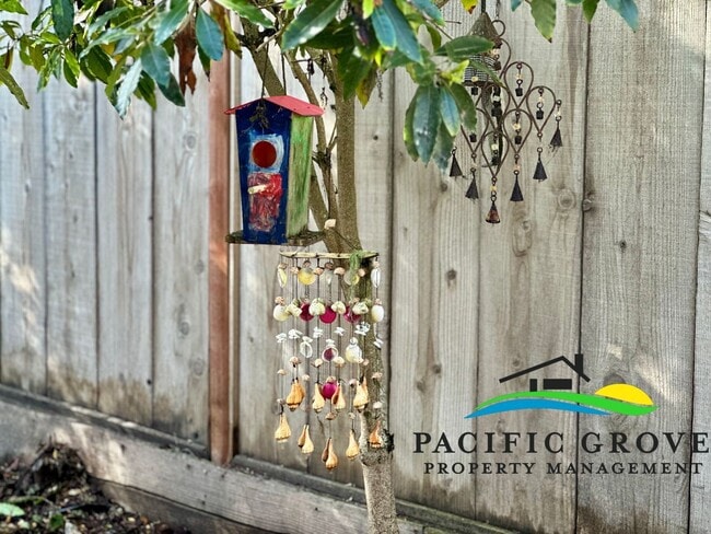 Building Photo - Charming Fully Furnished Updated Two-Bedroom in Pacific Grove!