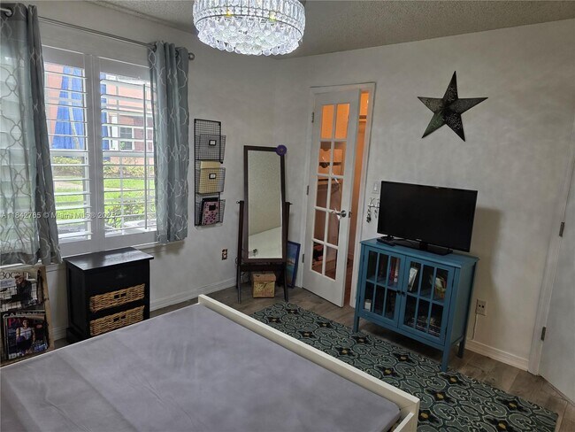 Building Photo - 1365 Crystal Way