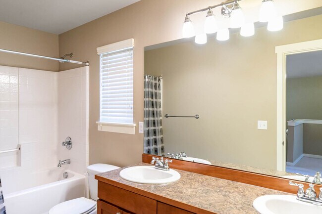 Building Photo - 5Bd/3Ba Lynnwood House