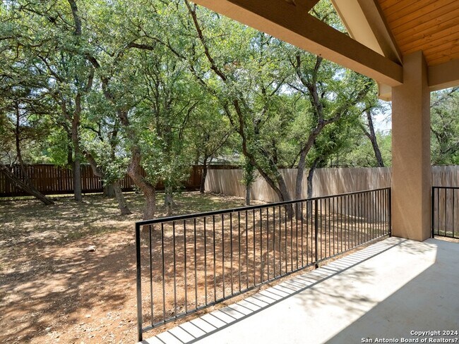 Building Photo - 578 Carriage House