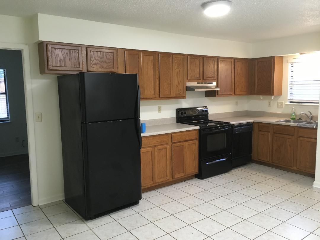 Kitchen w/appliances - 101 Harding Rd