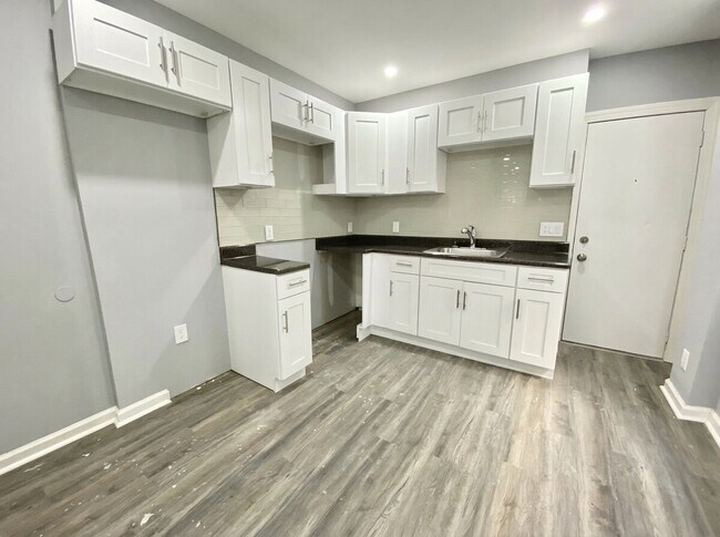 Building Photo - 1000 N 66th St