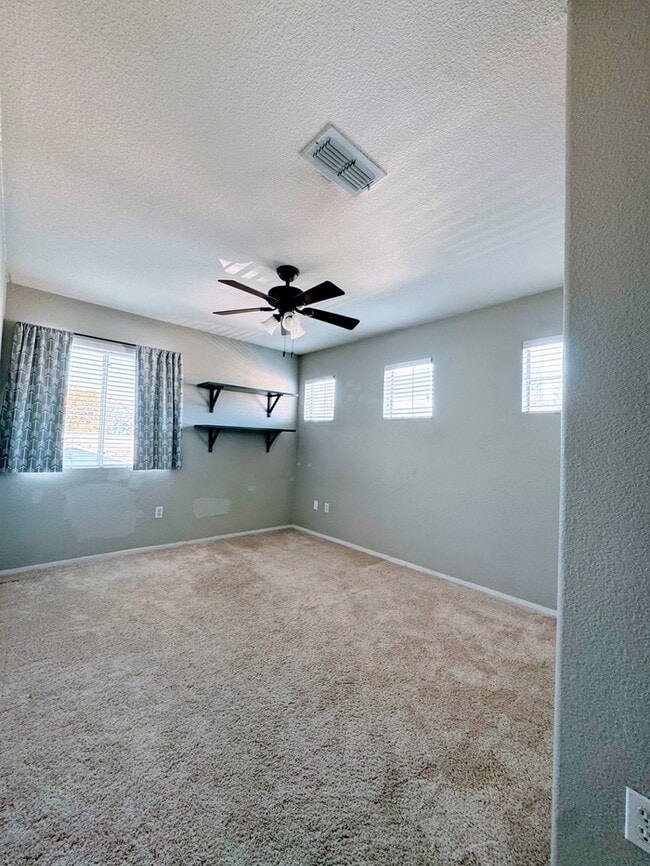 Building Photo - 4 bd 3 bth in Quiet Natomas Neighborhood