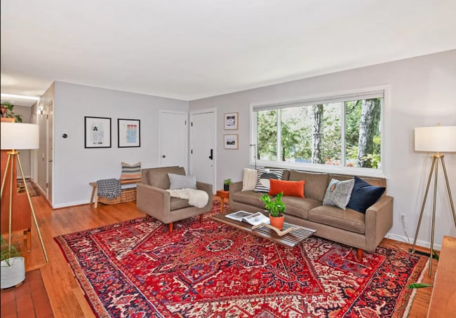 Building Photo - |NEW| ~ Charming 3-Bedroom Home in Portlan...