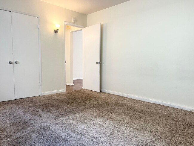 Building Photo - 1 Bed 1 Bath Pacific Beach Apartments