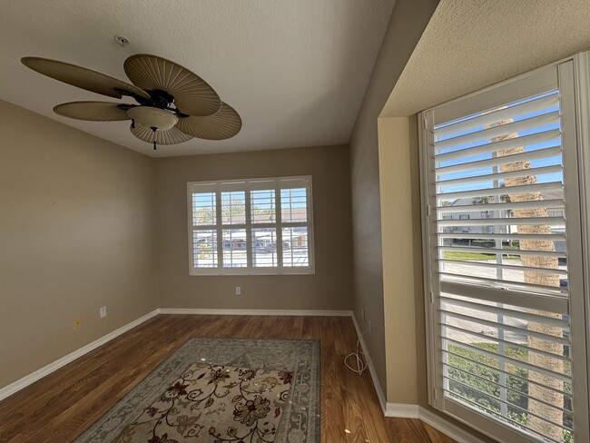 Building Photo - 202 Silver Lake Dr