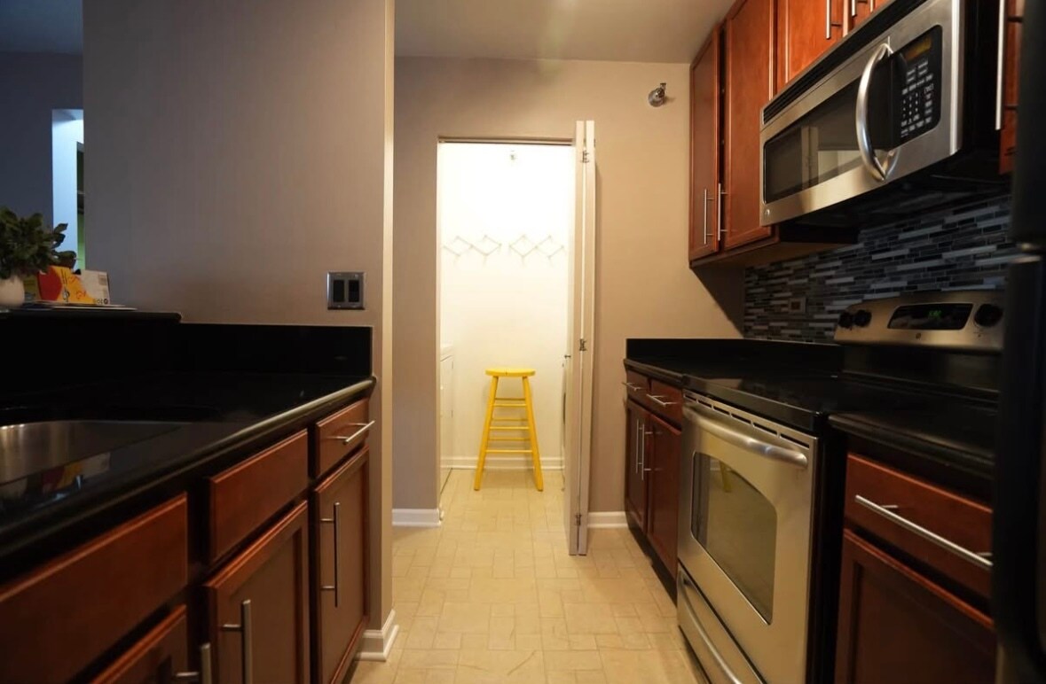 Building Photo - 104 Glengarry Dr