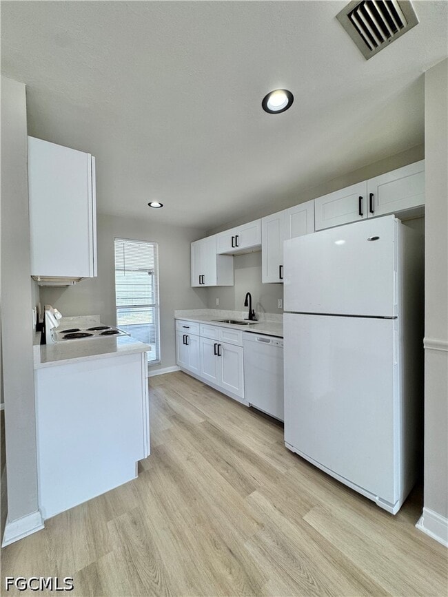 Building Photo - 7346 Captiva Blvd